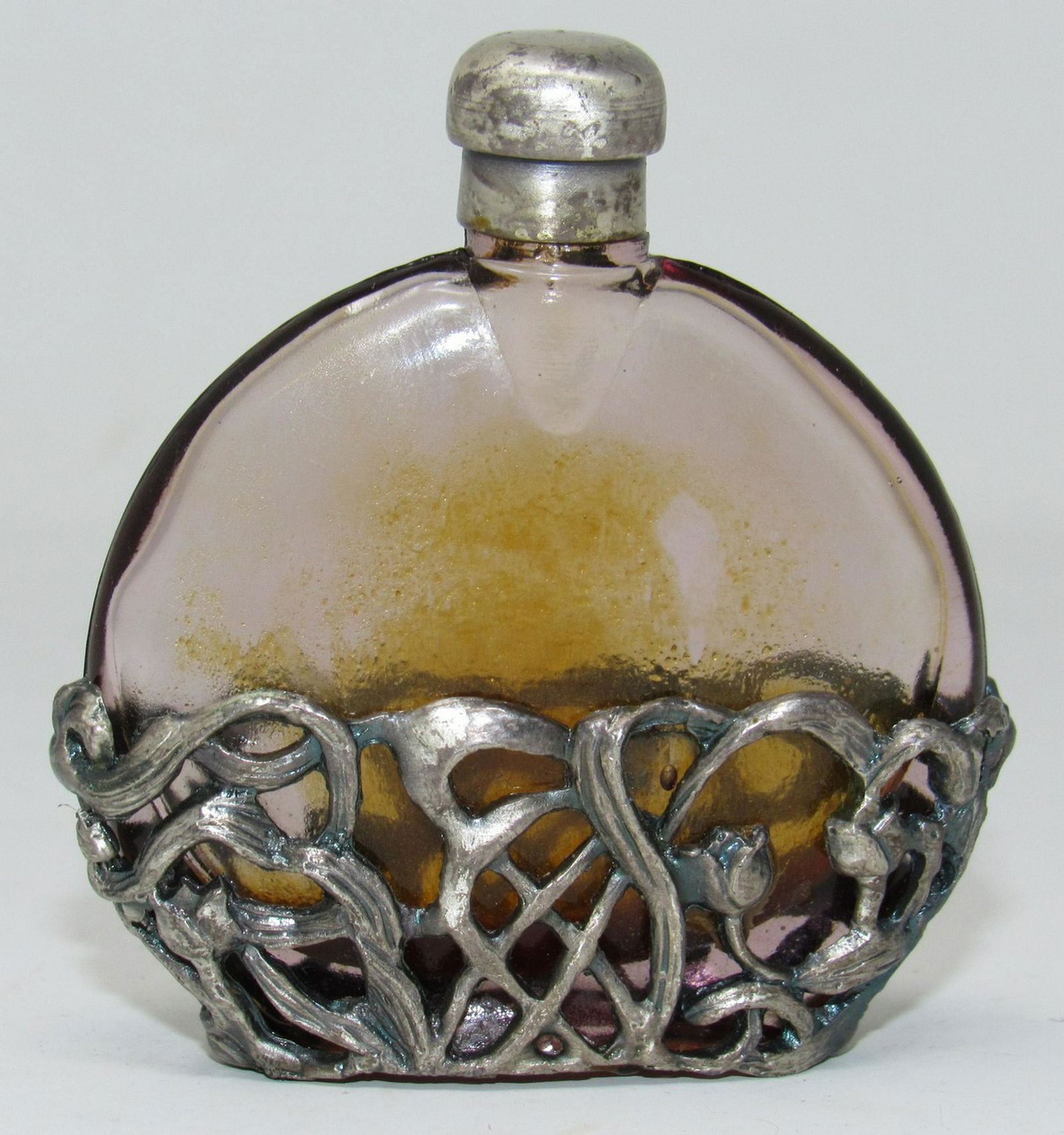 Vintage / Antique Perfume Bottle: Approx 2 1/4" wide and 2 1/2" tall