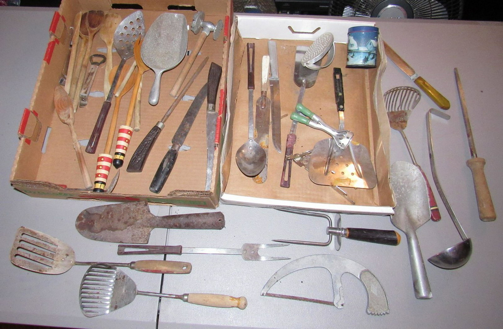 Vintage Kitchenware Misc Aluminum Scoop: Getting all pictured on table