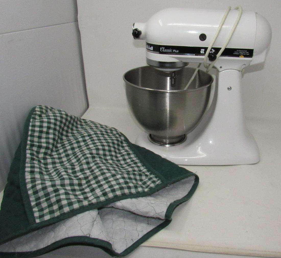 Kitchen Aid Classic Plus Mixer: Comes with what is pictured