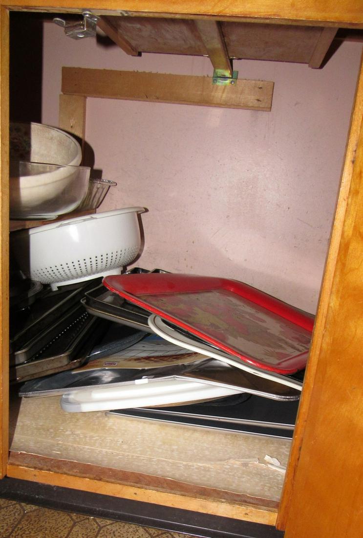 Pots Pans Kitchenware Cabinets Lot: Lot includes everything pictured in cabinets under the counter. Take what you want and leave the rest