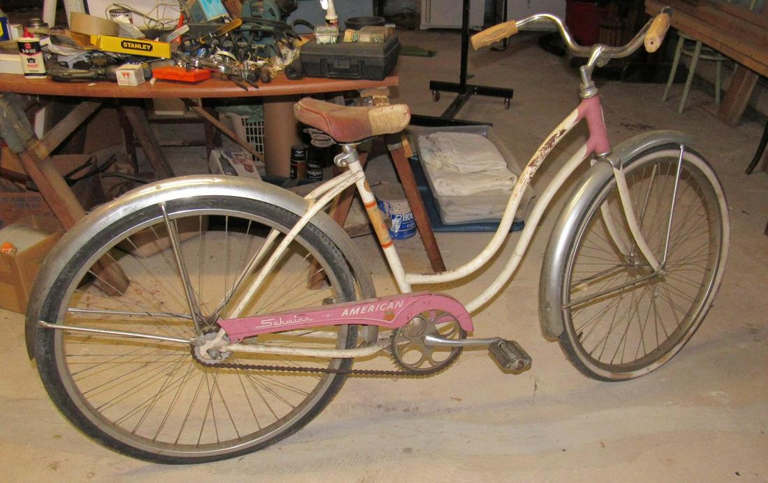 Schwinn Girls Bicycle: Girls bike has dent on back fender and Wear. Sold as pictured