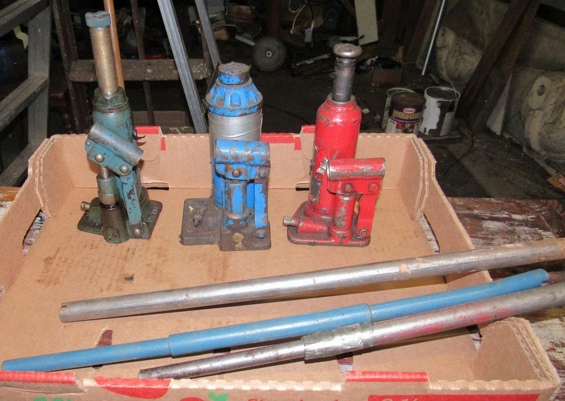 3 Bottle Jacks: 3 jacks and handles