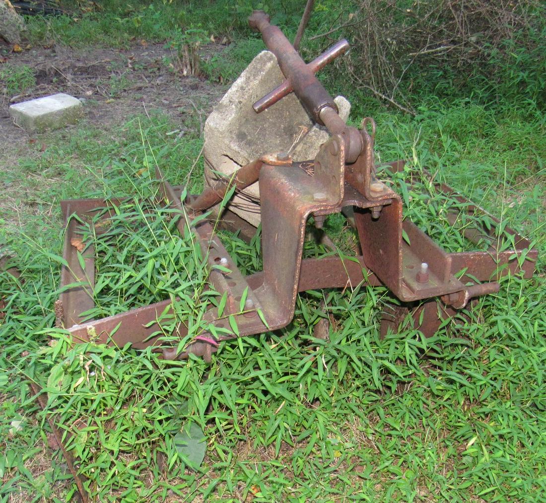 Compact / Garden Tractor 3 Point Hitch Disc: Believe this was on the Wheel Horse Garden Tractor . Approx 48" wide