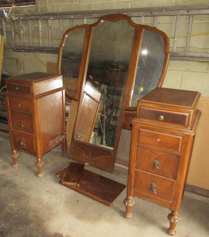 Vanity: Has damage, sold as pictured