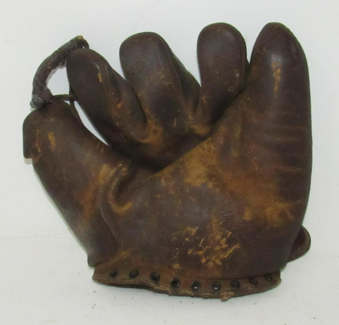 Spalding Hal Warstler Baseball Glove: Baseball Glove