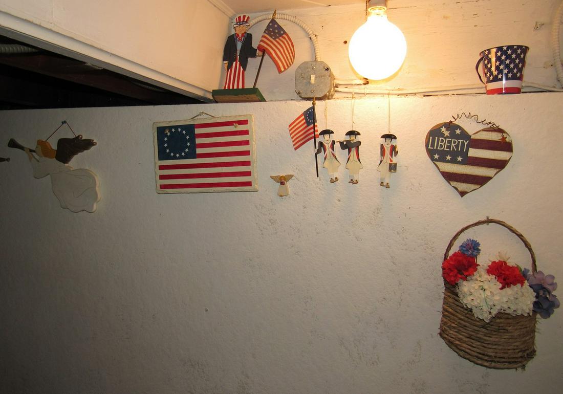 Flags and Misc Patriotic Wall Hangings: Getting all pictured