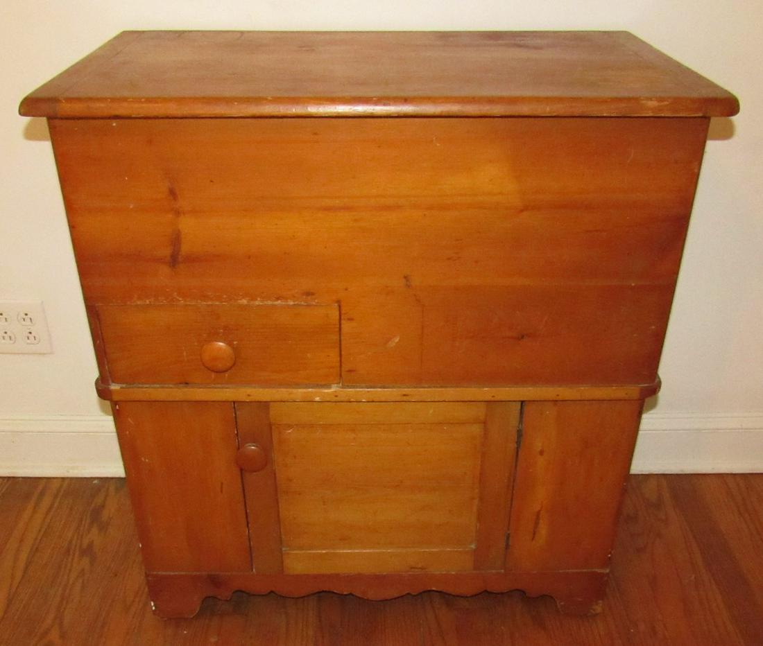 New England Style Commode: Approx 17 1/2" x 31" x 33 1/2" tall