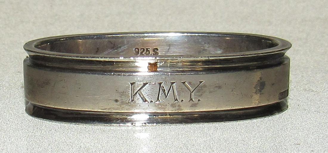 925 Sterling Silver Napkin Ring Holder: Approx 1" x 1 7/8". Weighs approx. 28 grams