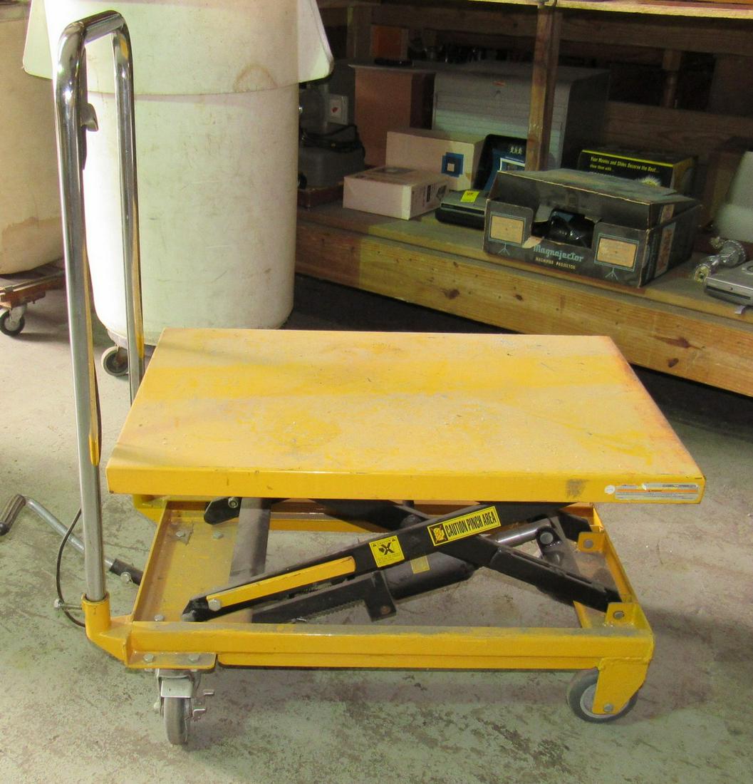 Central Hydraulics 500lb Hydraulic Lift Table: Approx Platform is approx 17 3/4" x 28"
