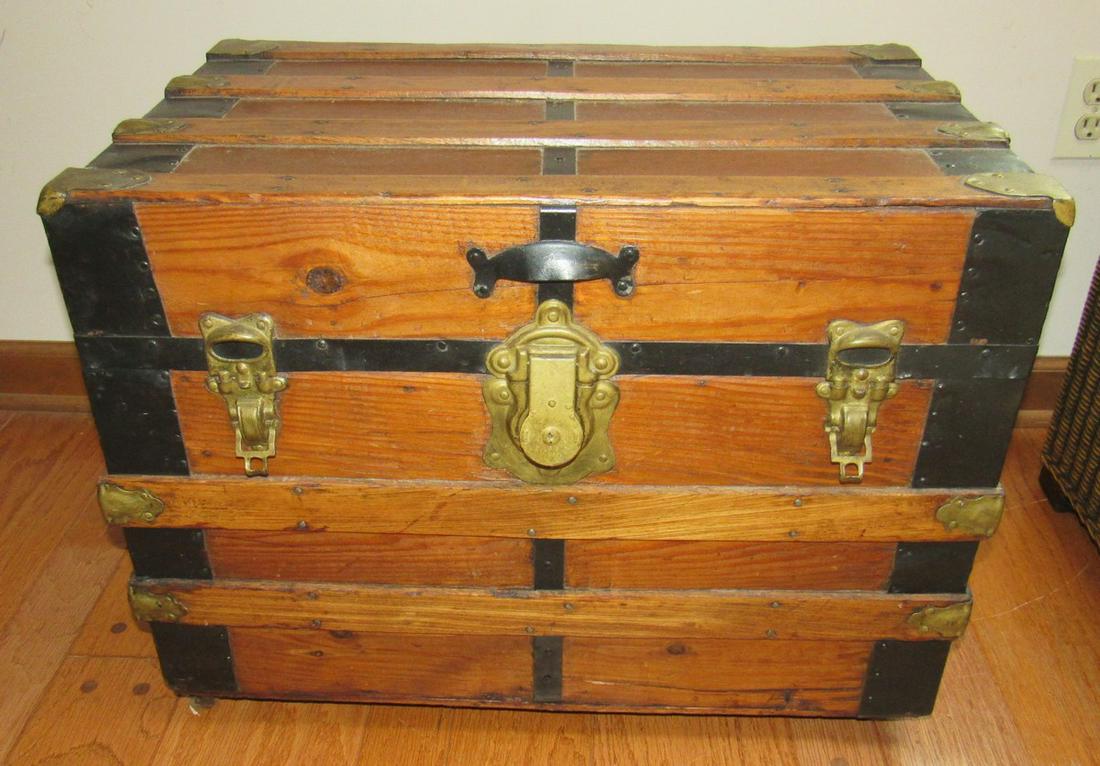 Trunk: Approx 16" X 26" x 20" tall