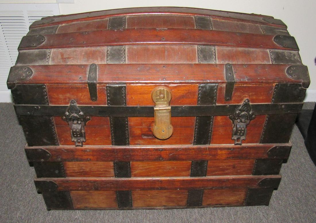 Dome Top Trunk: Apprx 19" x 30 1/2" x 23" tall