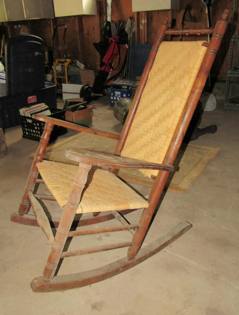 Rocking Chair: Nice and sturdy