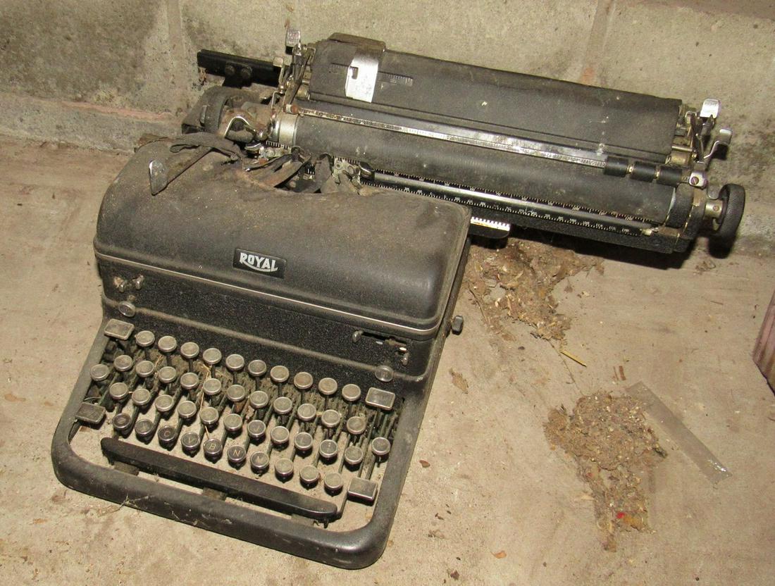 Royal Typewriter: Sold in untested condition