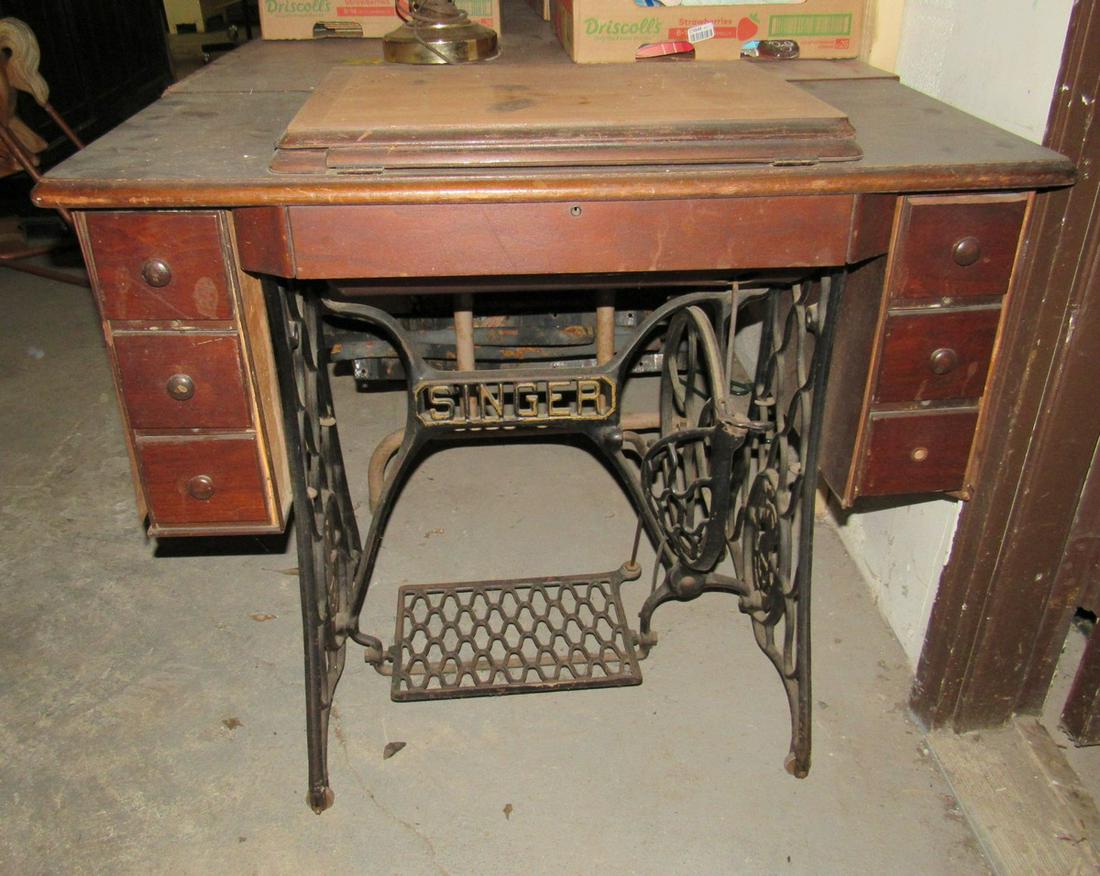 Singer Sewing Machine: Sewing machine