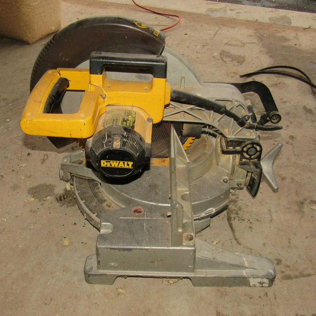Dewalt DW705 12 inch Compund Miter Saw: Runs