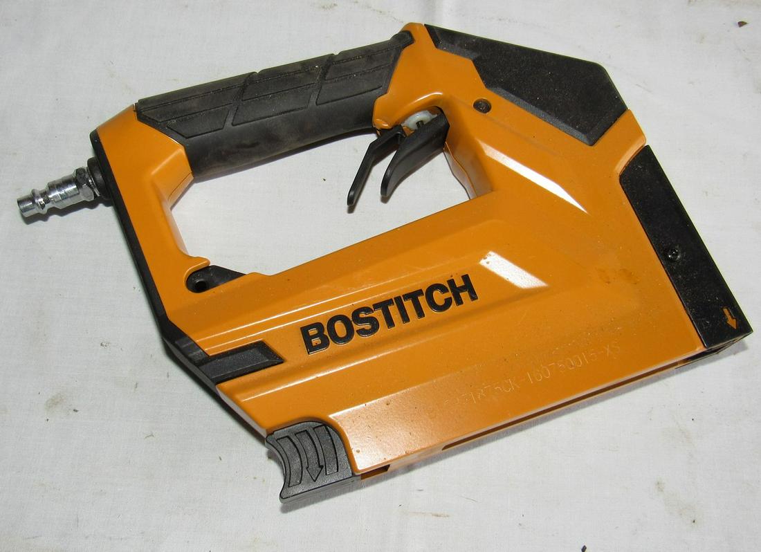 Bostitch BTFP71875 Pneumatic Staple Gun: Staple Gun