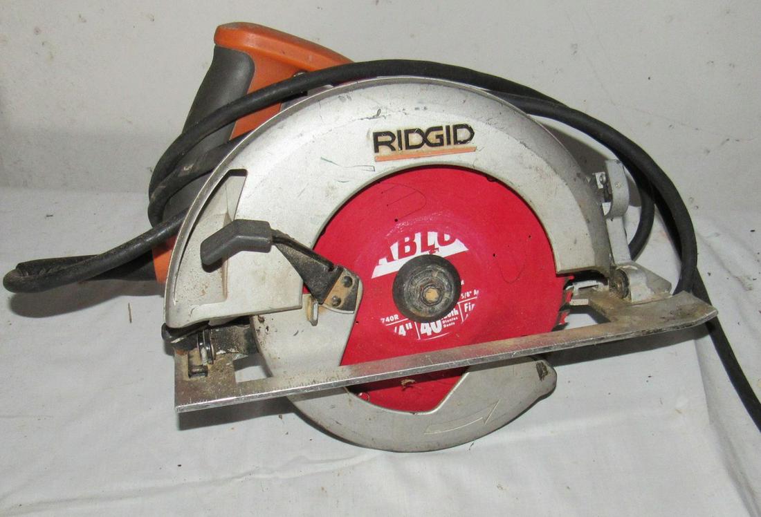 Rigid R3200 Circular Saw: 7 1/4"