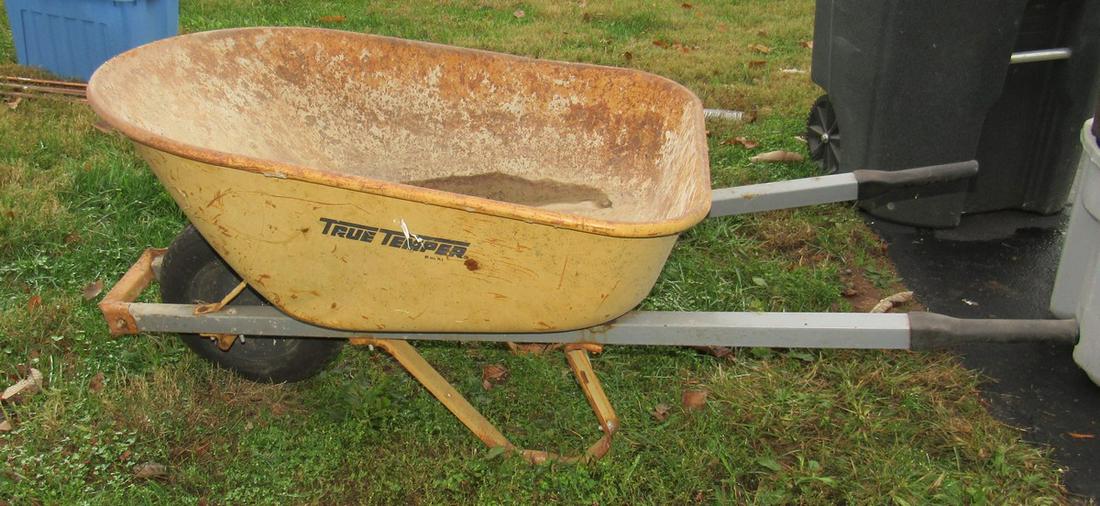 True Temper Wheel Barrow with Hard Rubber Tire: Wheel Barrow