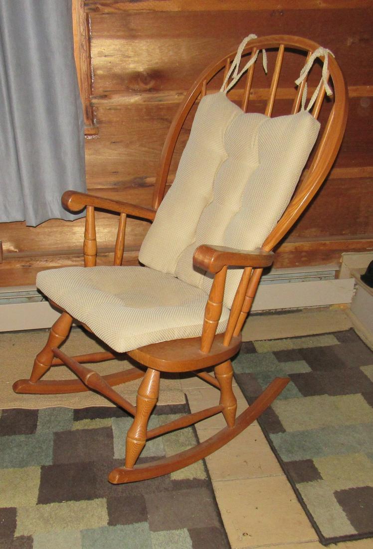 Oak Rocking Chair: Rocking chair