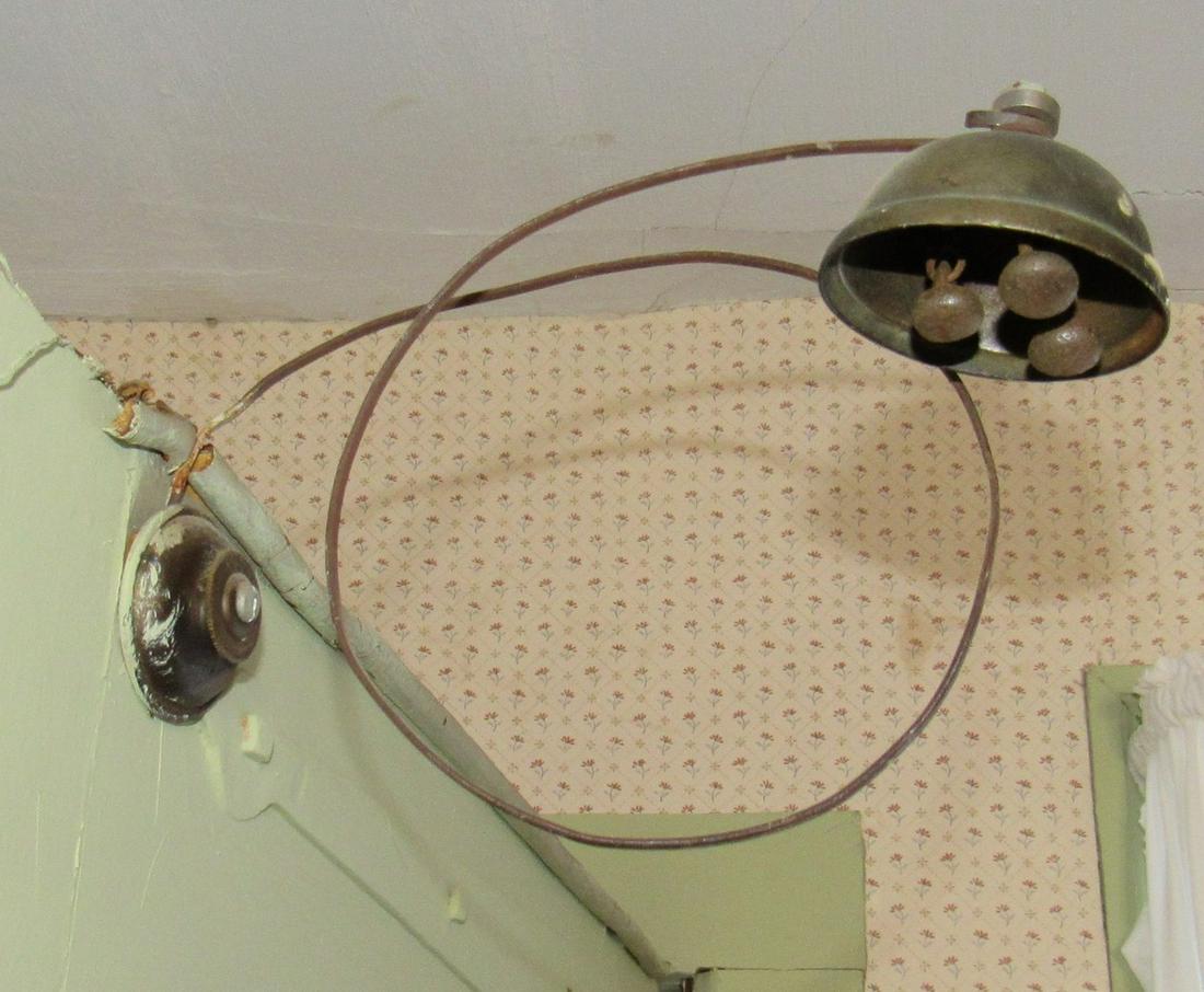 Antique Door Bell: Buyer responsible to safely remove from door.