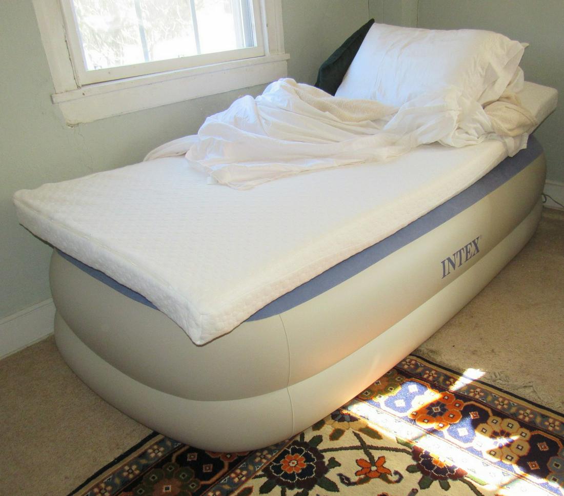 Intex Inflatable Mattress with pump and mattress topper: Inflatable mattress 35"x76"x17" tall