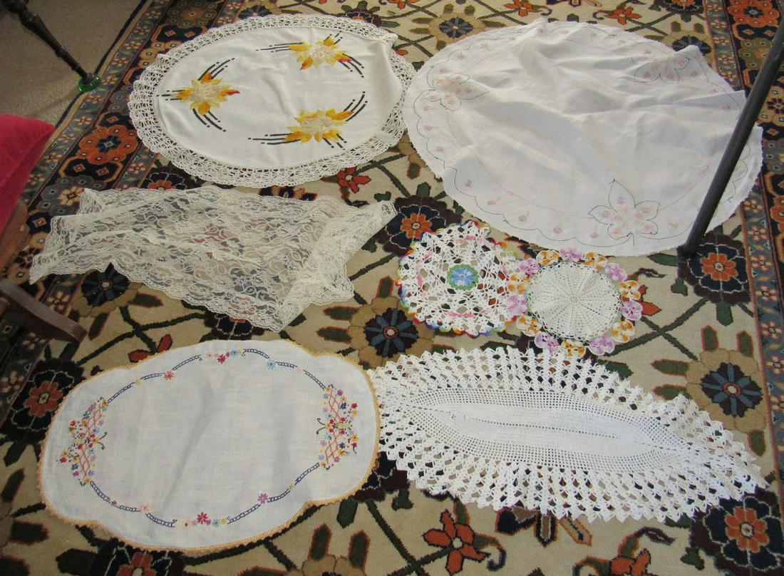Vintage Linens and Doilies: Get all pictured