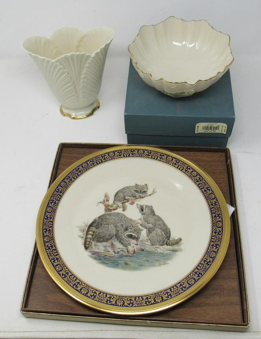 Lenox Raccoon Plate Vase Bowl: Plate is approx. 10 5/8" dia.