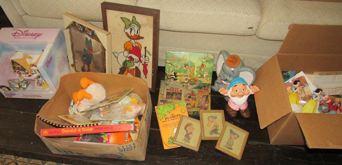 Misc. Walt Disney Items Snow White Daisy Duck: Getting all pictured.