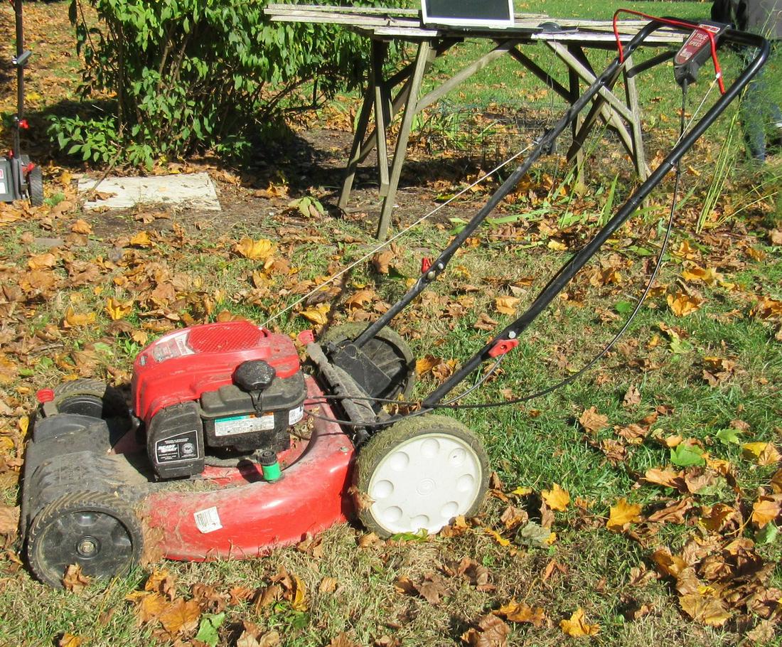 Troy Bilt TB230 Self-propelled Lawnmower: Runs.