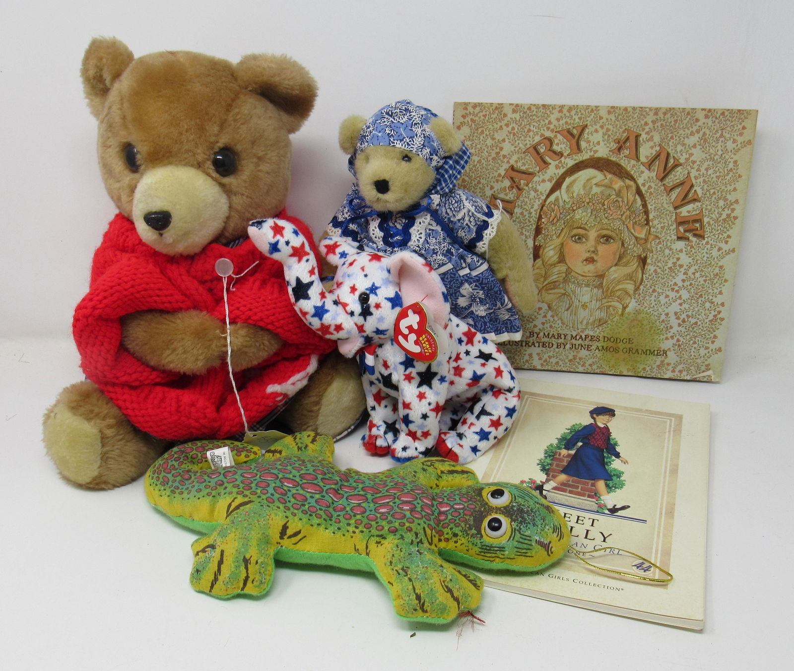 Ty Beanie Babie Righty 2004 Muffy Vander Bear: Getting all pictured