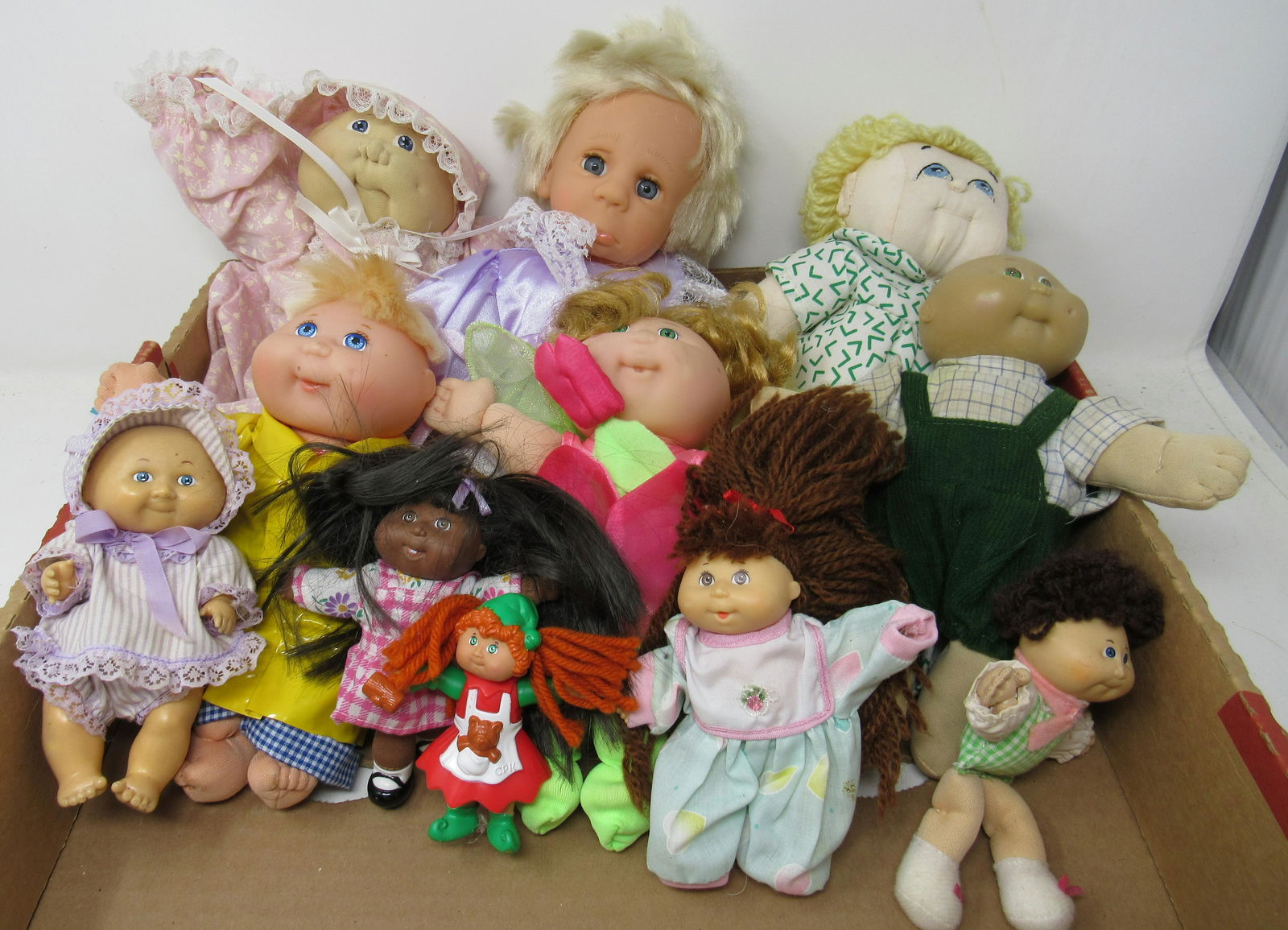 Cabbage Patch Kids and Misc Dolls: Getting all pictured