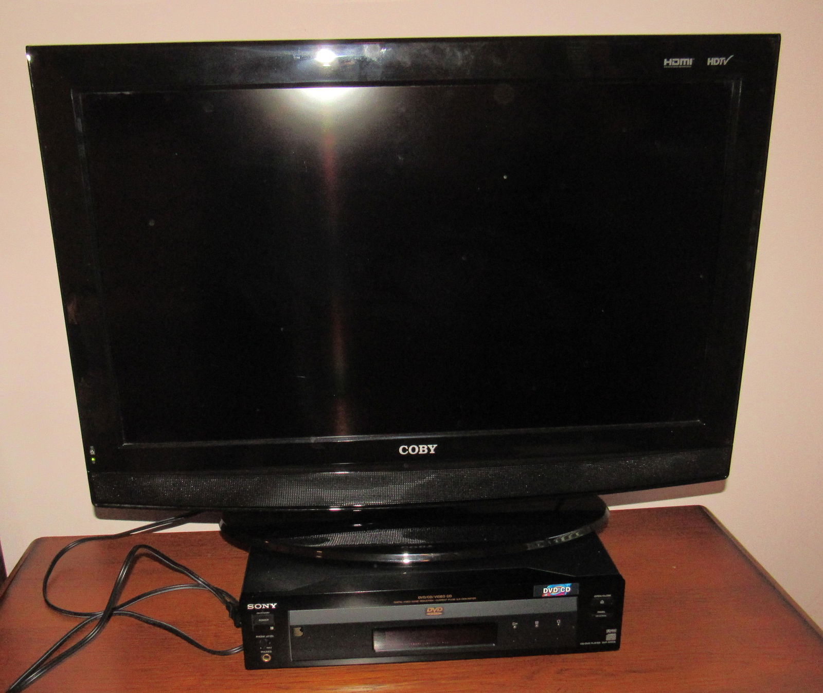 Coby 32" TFT LCD Flat Screen TV and Sony DVD Player: Getting both pictured