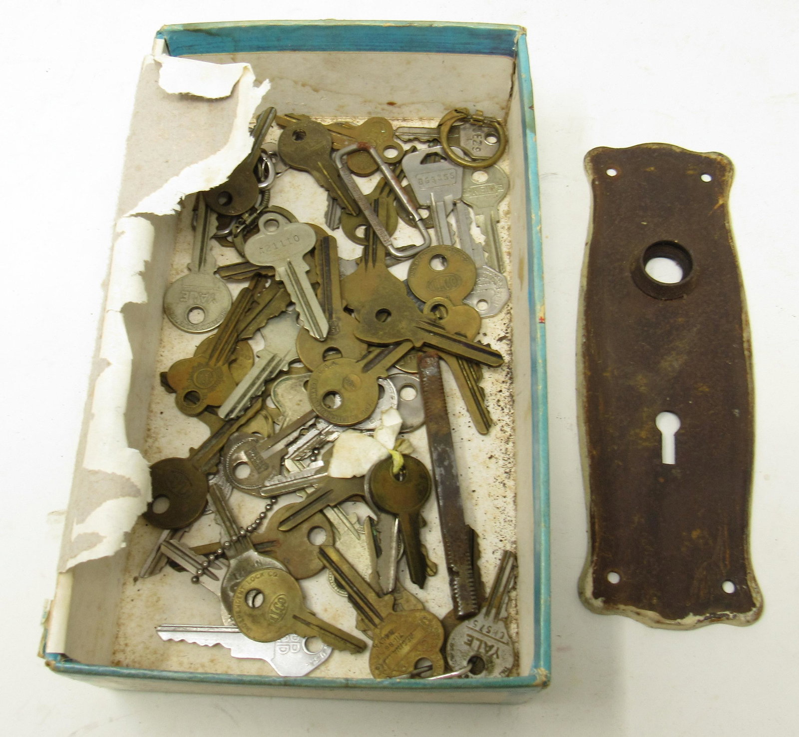 Vintage Keys and Door Hardware: Getting all pictured