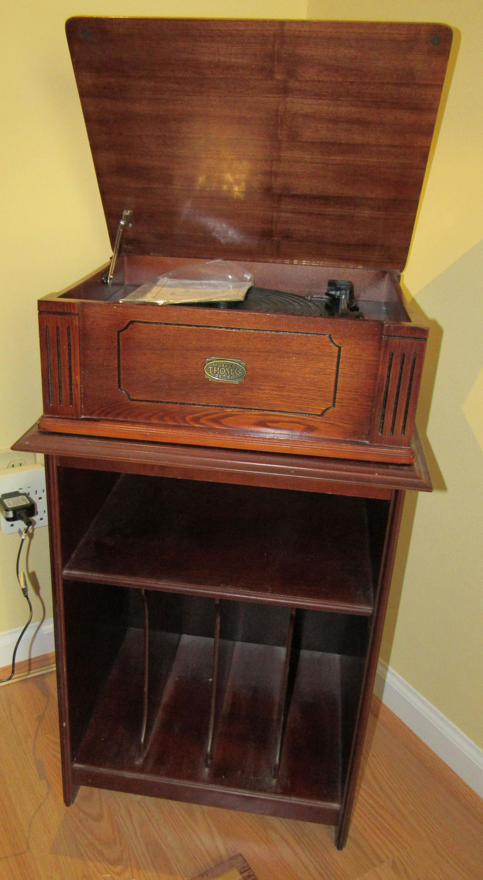 Thomas Collectors Edition Turntable Record Player: Model TPC-747. Comes with the record cabinet It is on.