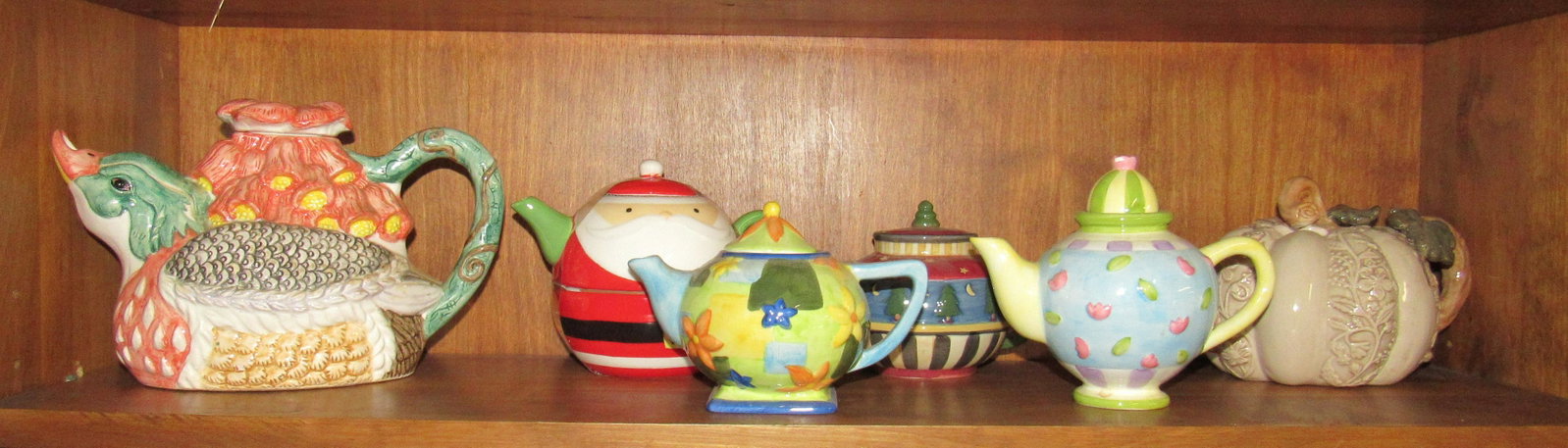 Misc Teapots: Largest is apprx 6 1/2" tall