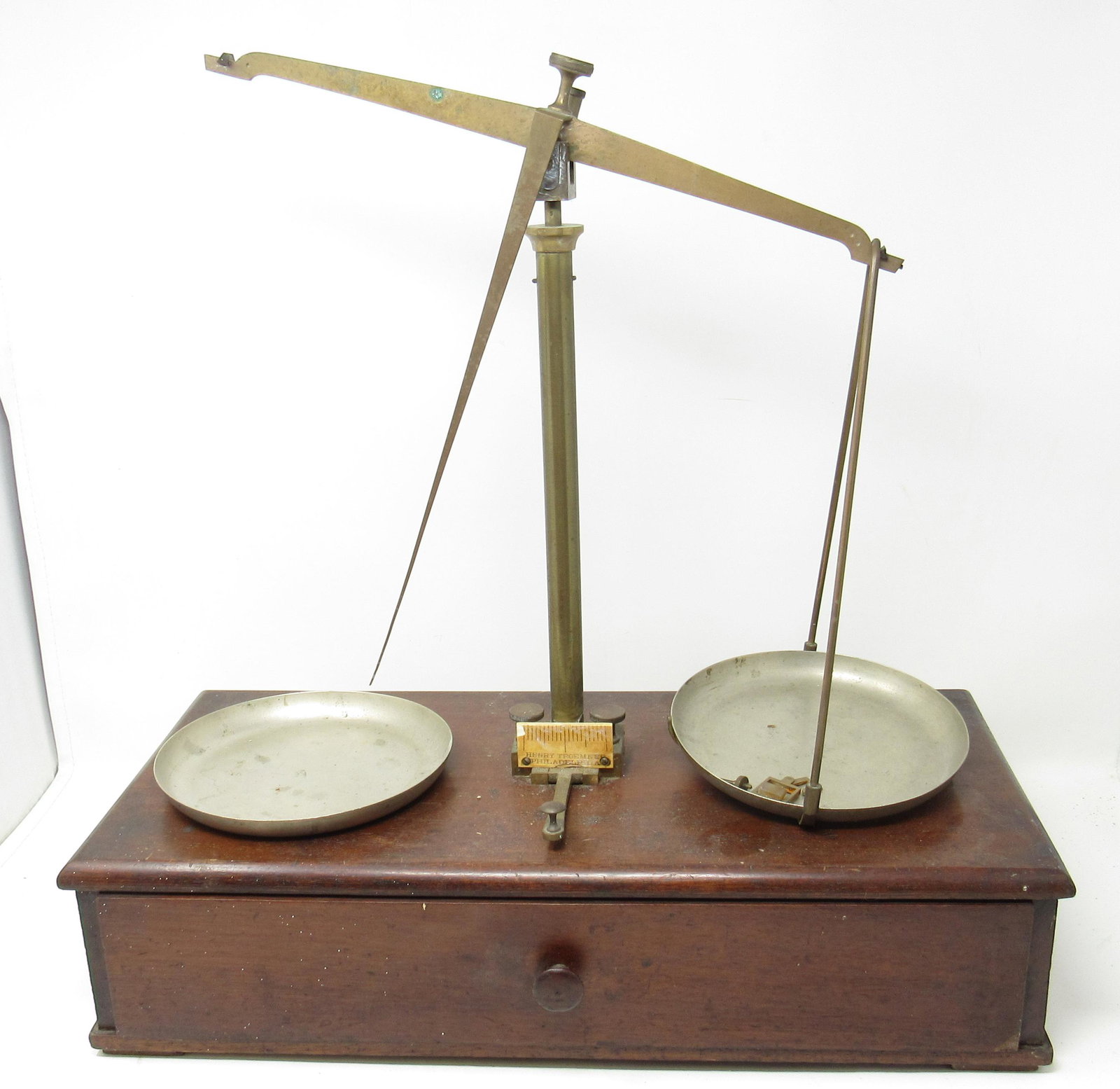 H Troemner Scale: Approx 8 3/4" x 18 1/2" x 19" tall