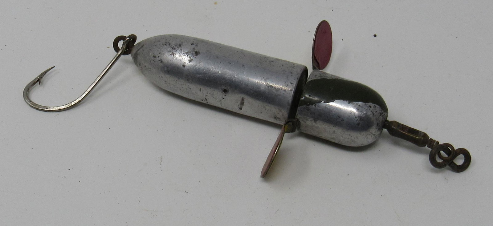 Vintage Fishing Lure: Approx 3 1/4" long.