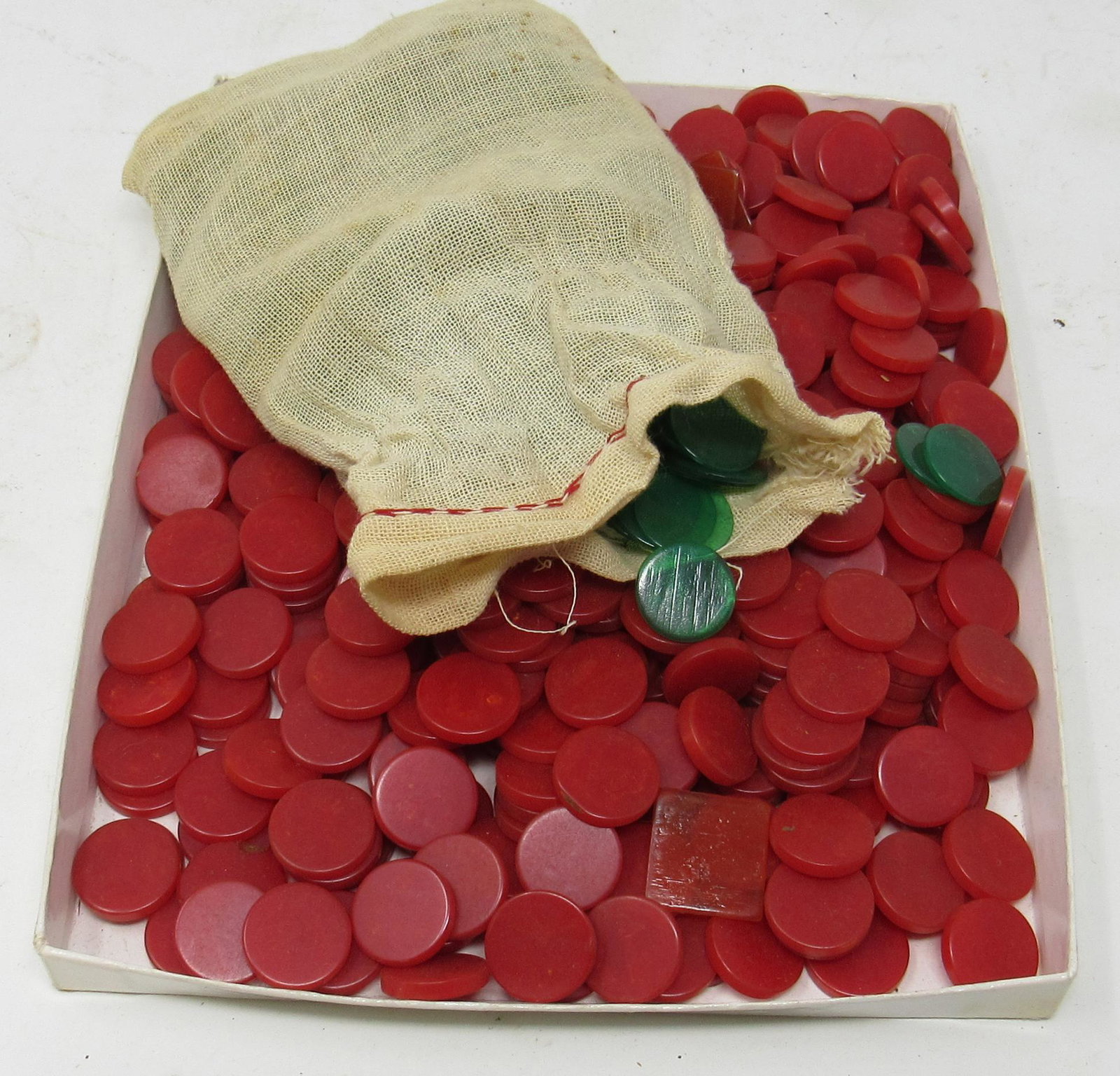 1 lb Bakelite and Plastic Chips: Approx 5/8" in diameter. There is just under 1 pound. Bag is filled with green plastic chips