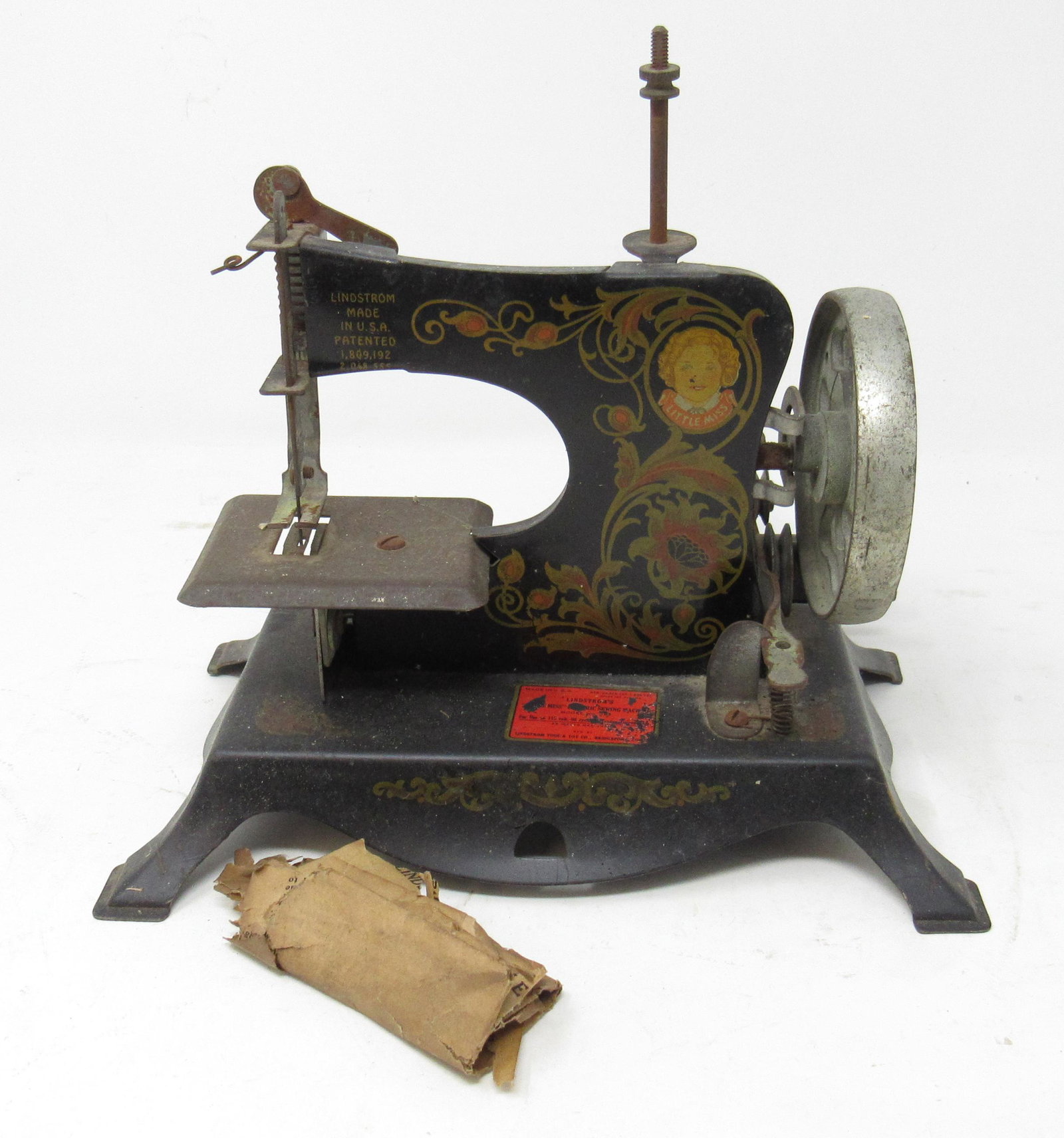 Lindstrom Little Miss Sewing Machine: Apprx 8 1/4" long