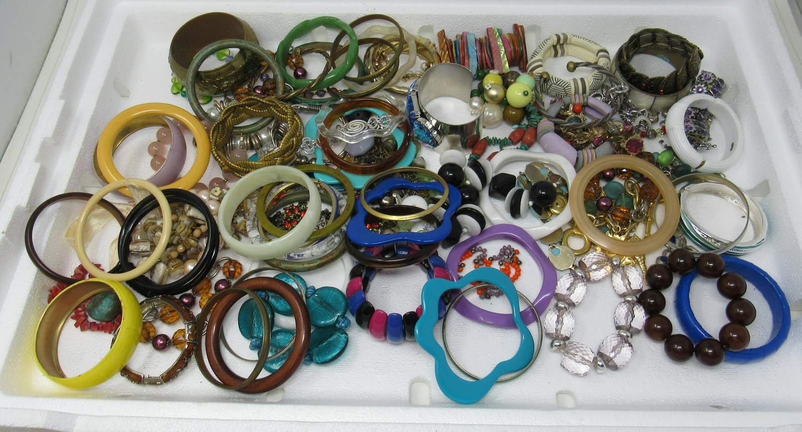 Large Lot of Misc Bracelets Lucite Bakelite Copper: Getting all pictured