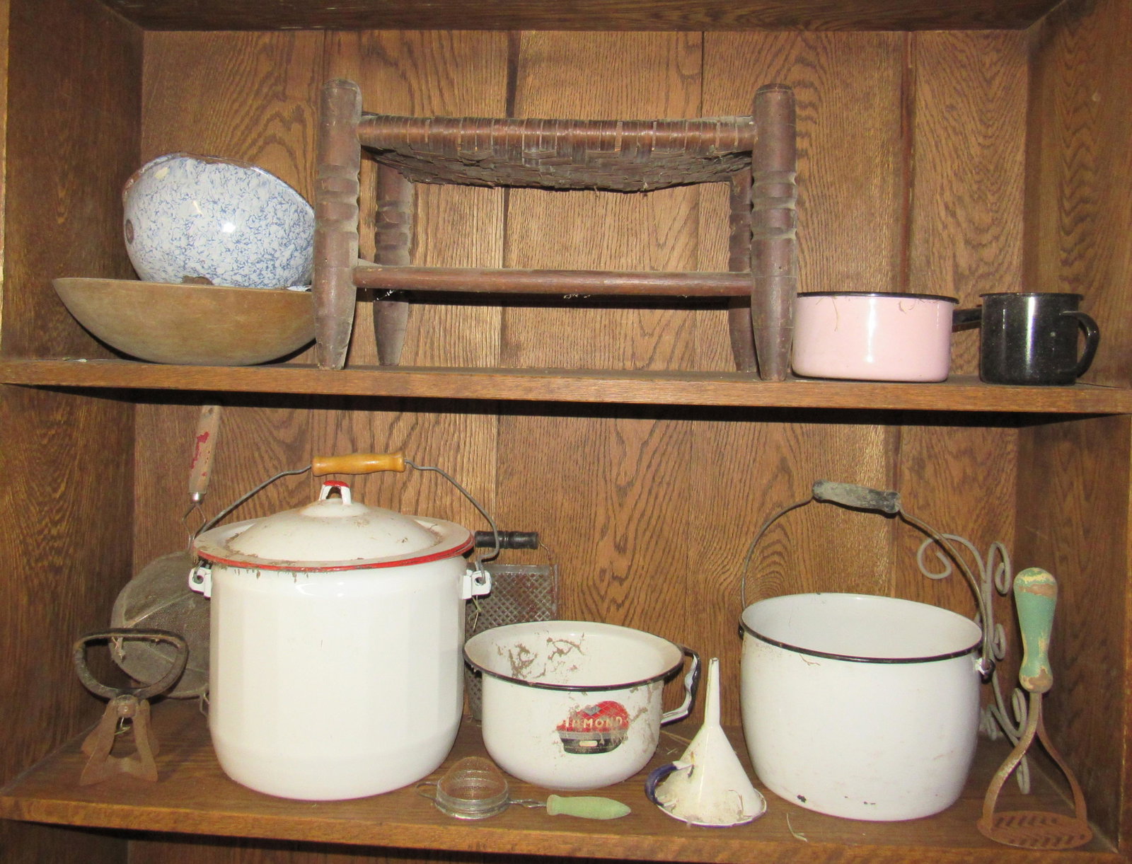 Agateware Stool Wooden Bowl Pots Funnels Chopper: Getting all pictured on the 2 shelves