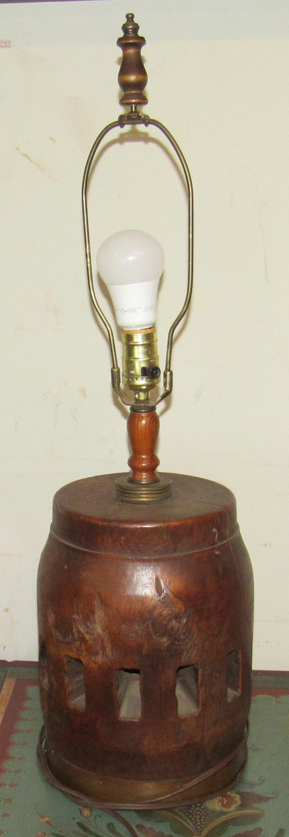 Wagon Wheel Hub Table Lamp: Approx 28" tall