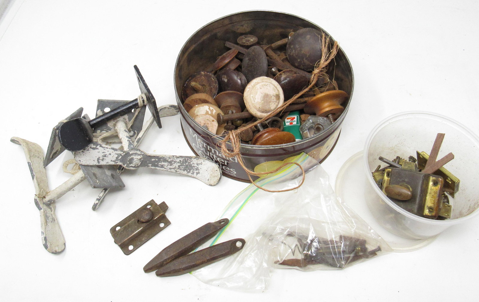 Drawer Pulls Knobs Hardware: Getting all pictured.