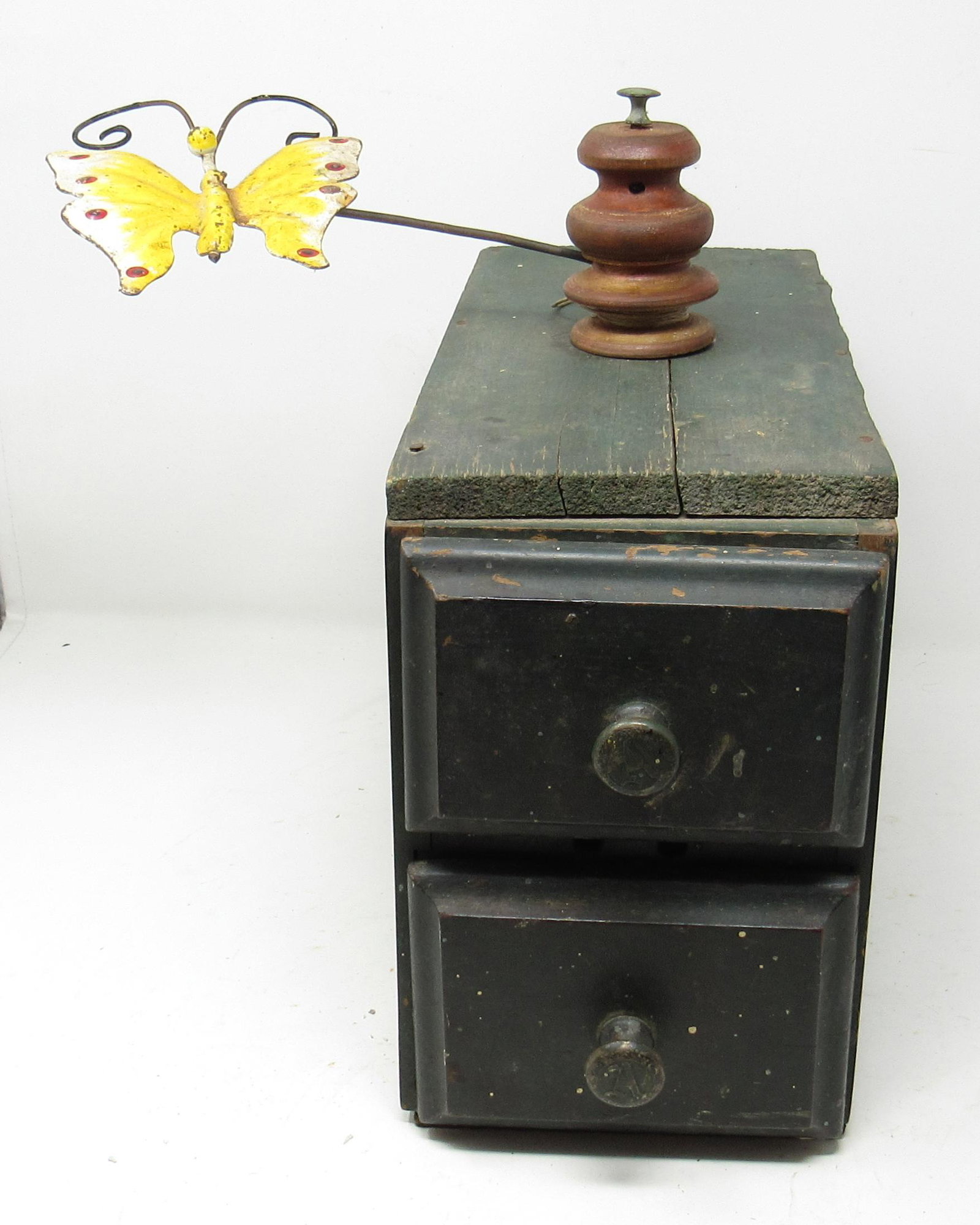 Folk Art Tin Butterfly Whimsy On Green Painted Index: Box is approx 6" x 14" x 9 1/4" tall.