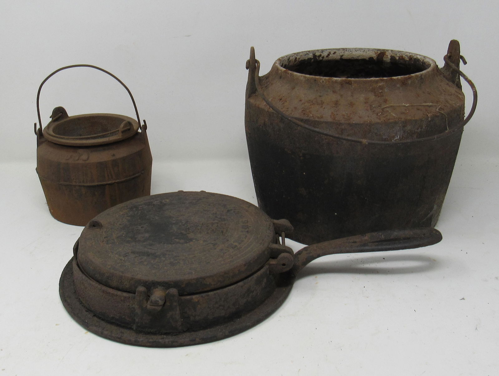 Orr Painter Cast Iron Waffle Iron Marietta Kettle &: Kettle is approx 9" in diameter.