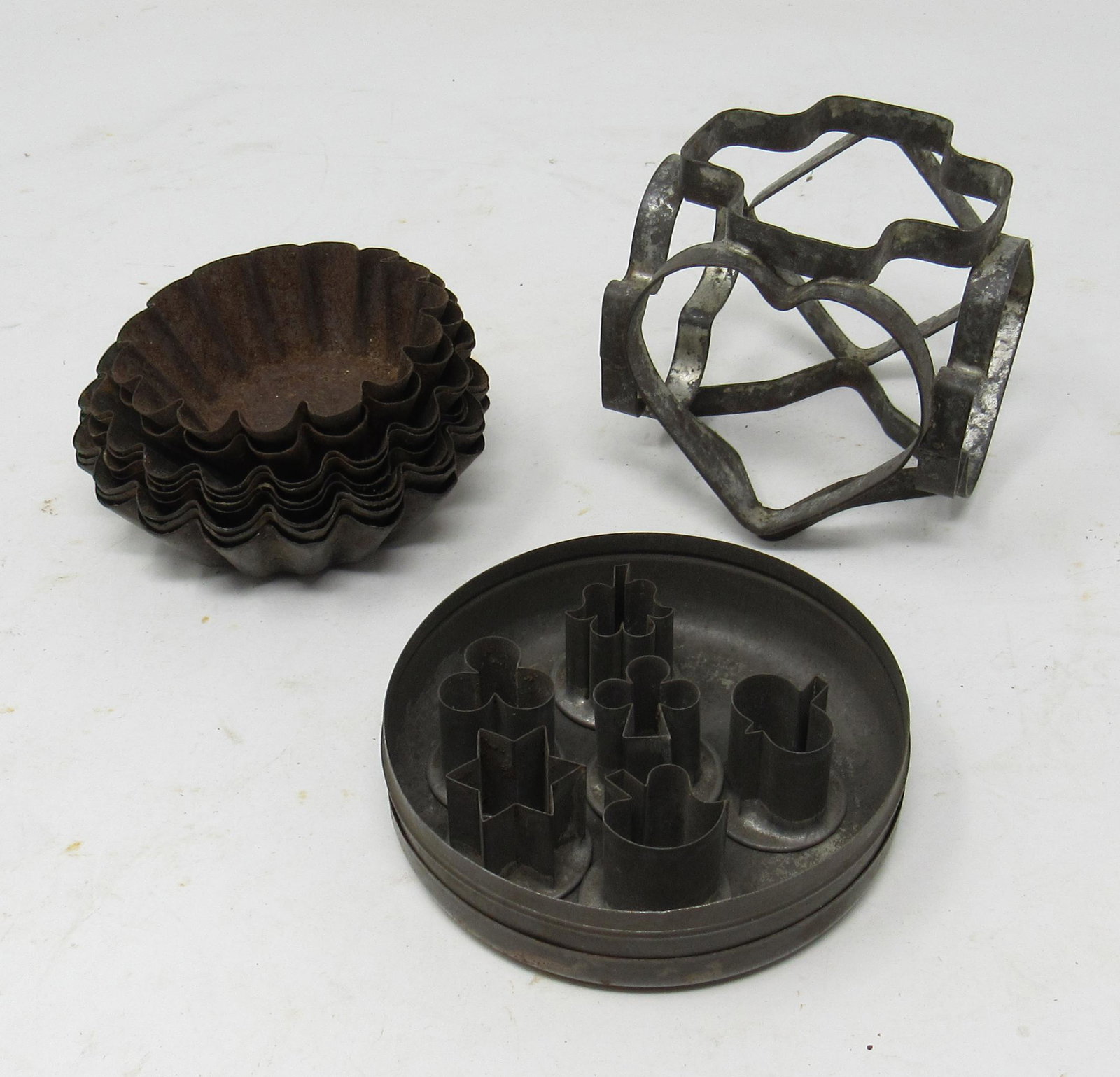 Cookie Cutters 1 Six Sided & Misc Pans: Six Sided cookie cutter is approx 3" square.