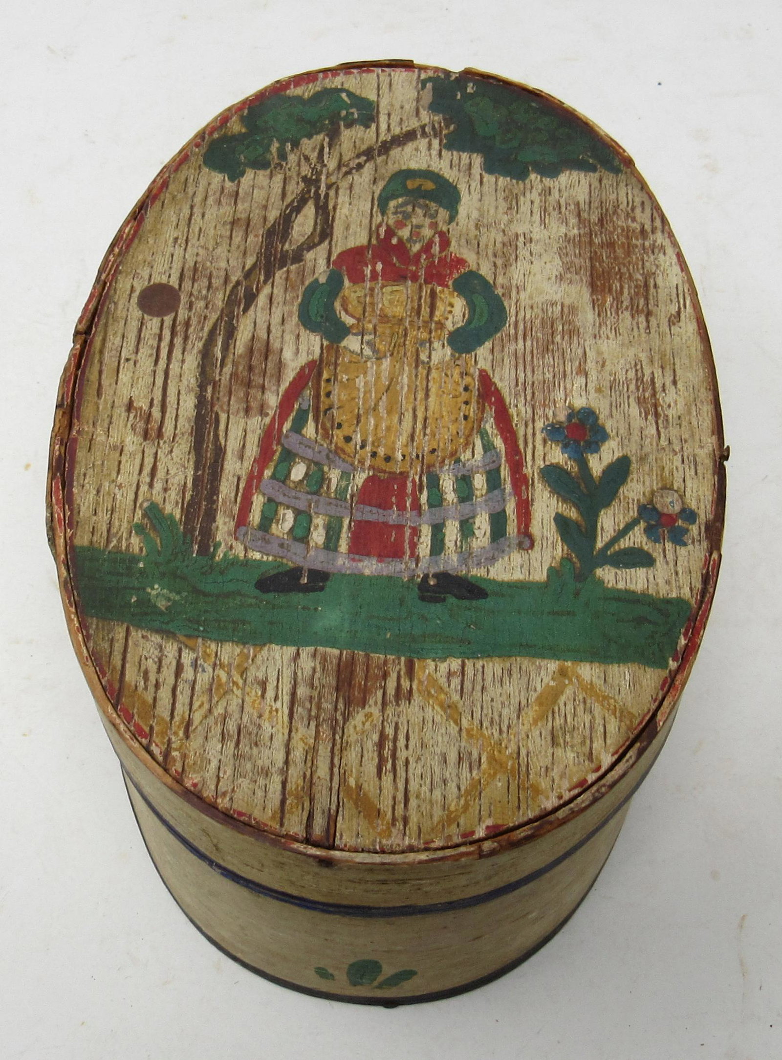 Small Decorated Oval Box: Approx 4 1/2" x 6 1/2" x 3 1/4" tall