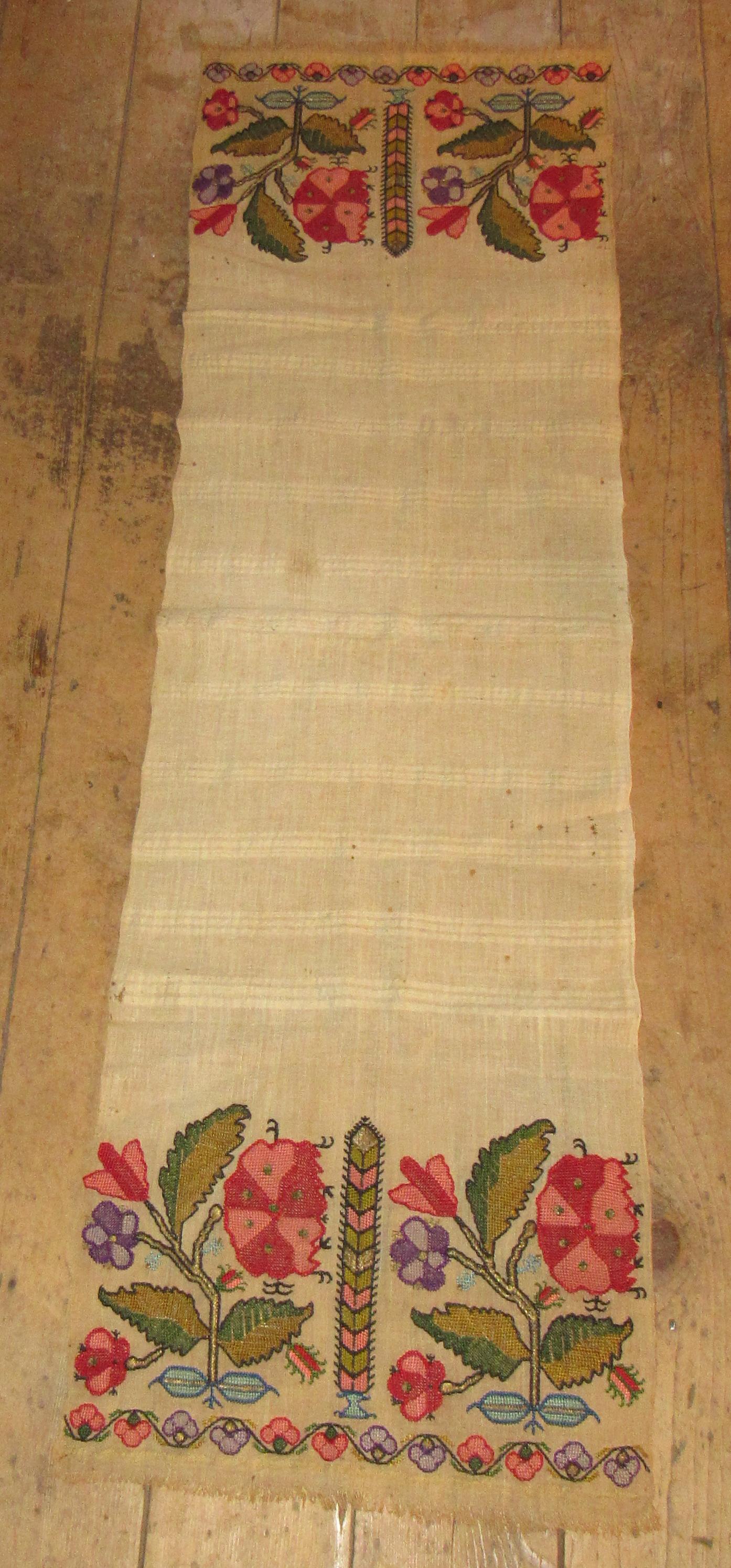 Early Needlepoint Show Towl: Approx 15 1/4" x 51" long