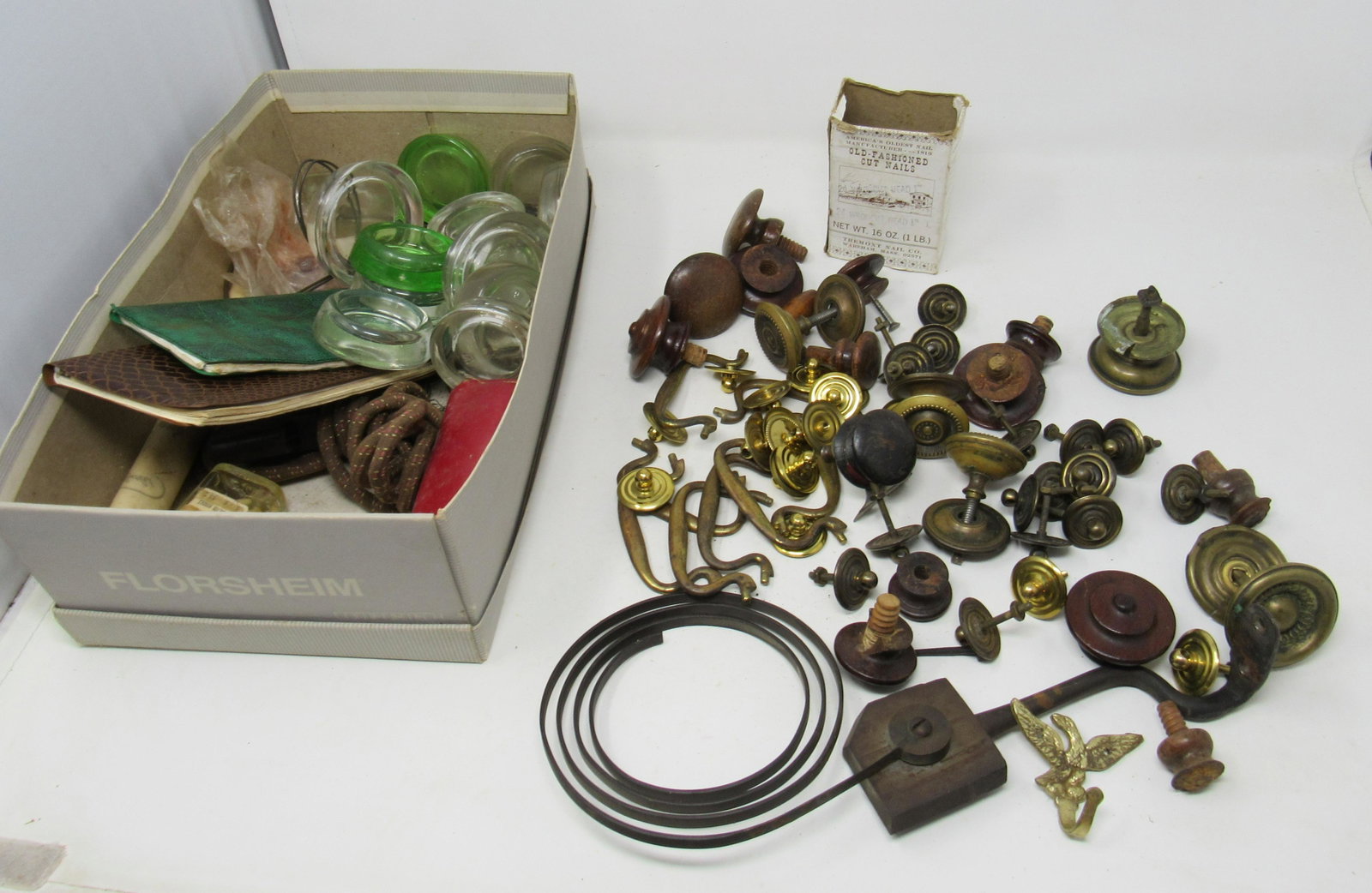 Wood & Brass Furniture Hardware Door Drawer Pulls Knobs: Getting all pictured.