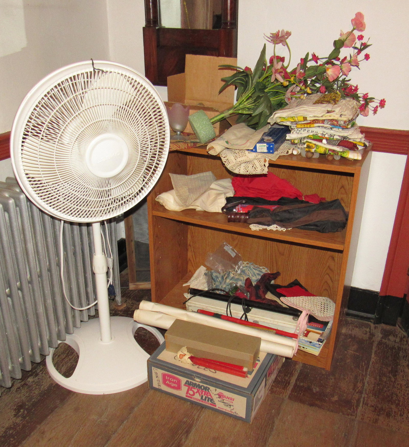 Floor Fan Shelf Contents Linens Material: Lot includes fan, shelf and contents. Does not include mirror on wall